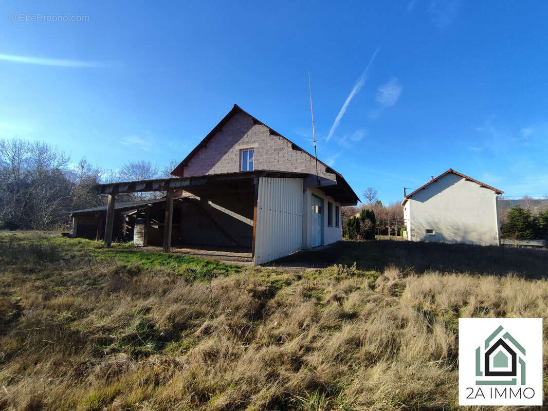 Maison à CHAPDES-BEAUFORT