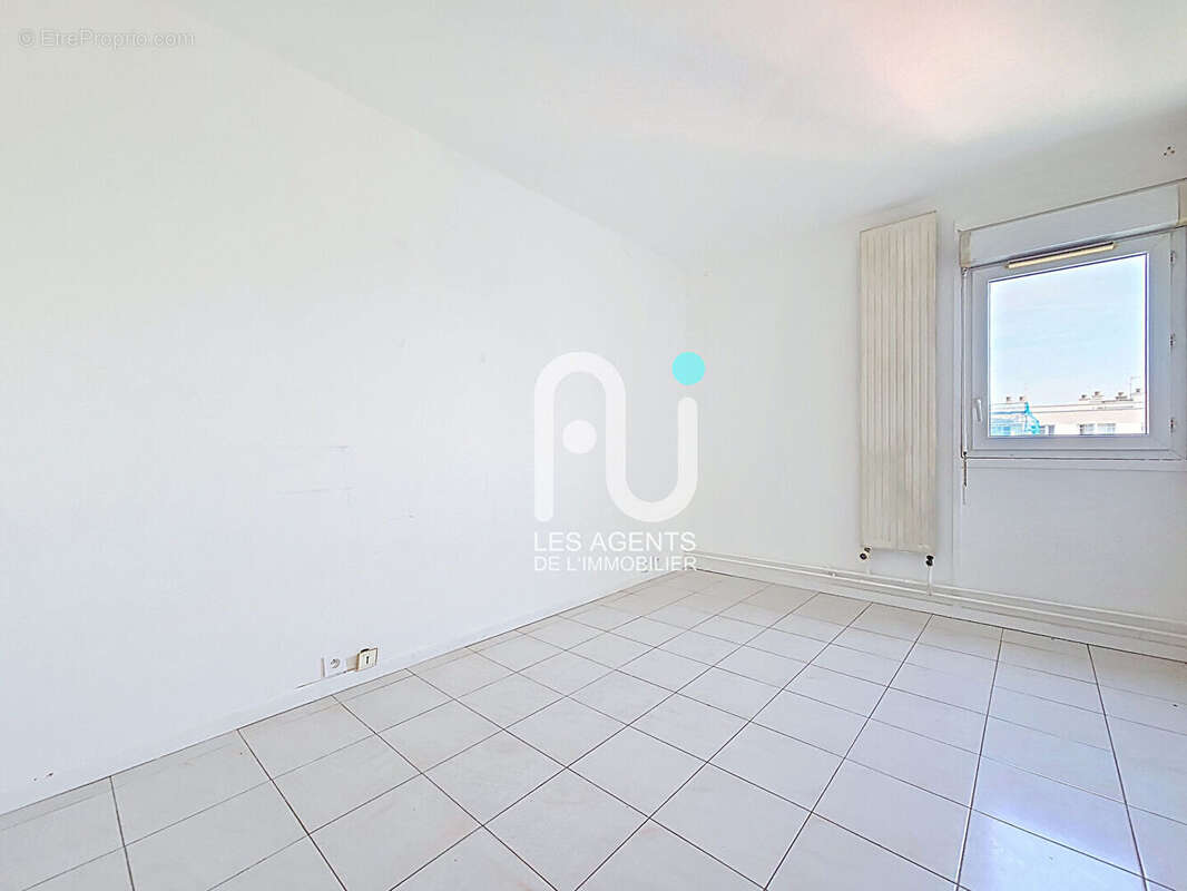 Appartement à VILLENEUVE-LA-GARENNE