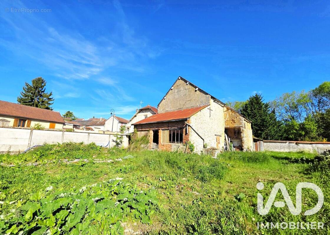 Photo 1 - Maison à LE GUE-DE-LONGROI