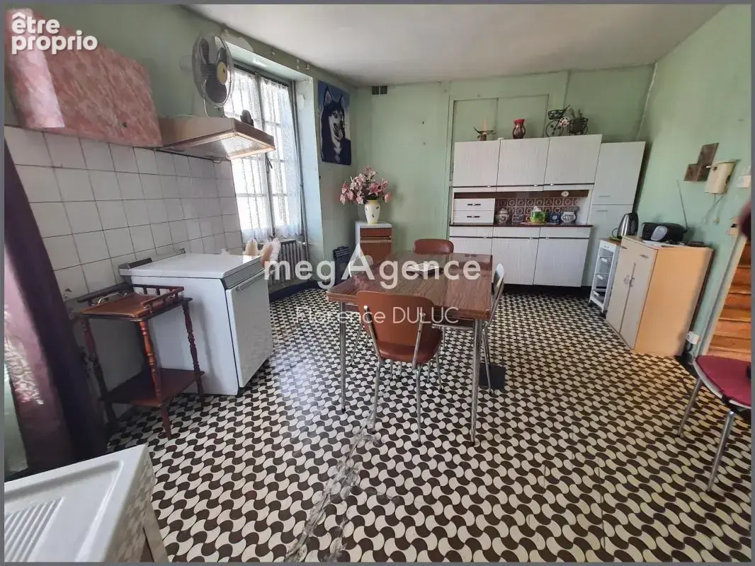 Maison avec patio et petit garage en centre ville - photo 2