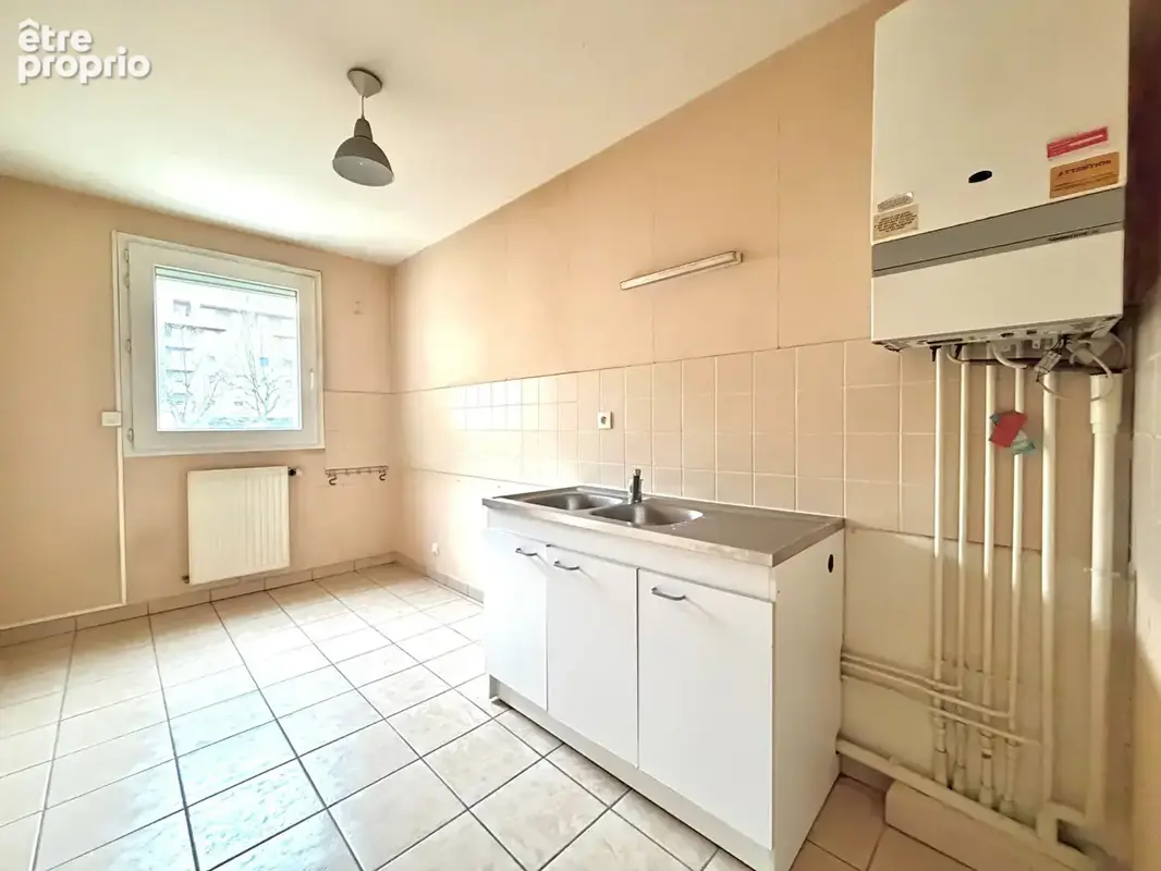 À VENDRE - T3 Place des Grenadiers à Saint-Étienne - photo 3