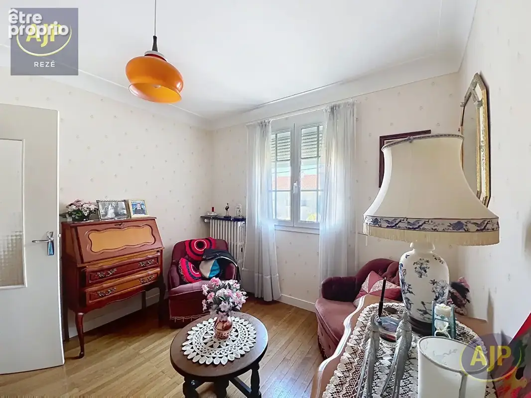 REZÉ  Maison 4 pièces de 80 m² avec jardin clos, garage et dépendance - photo 7