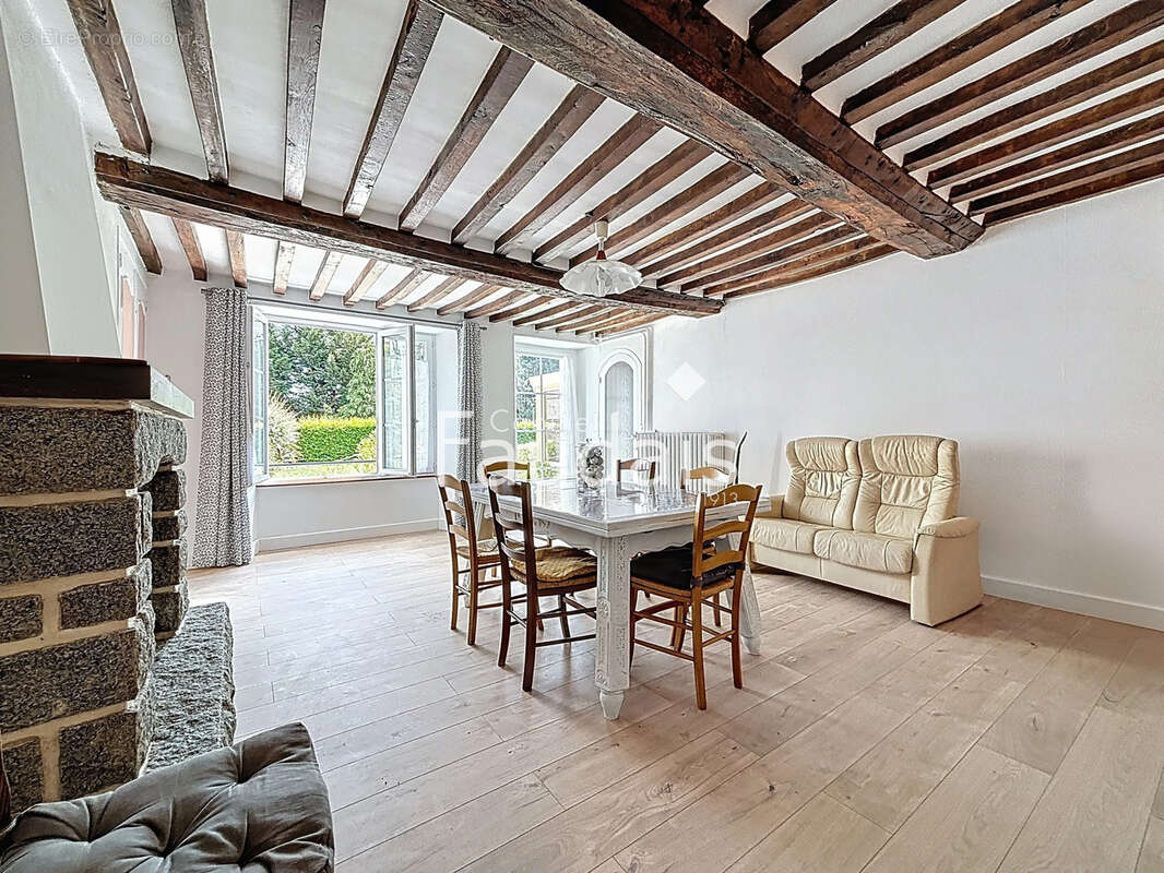 Maison à CONDE-SUR-VIRE