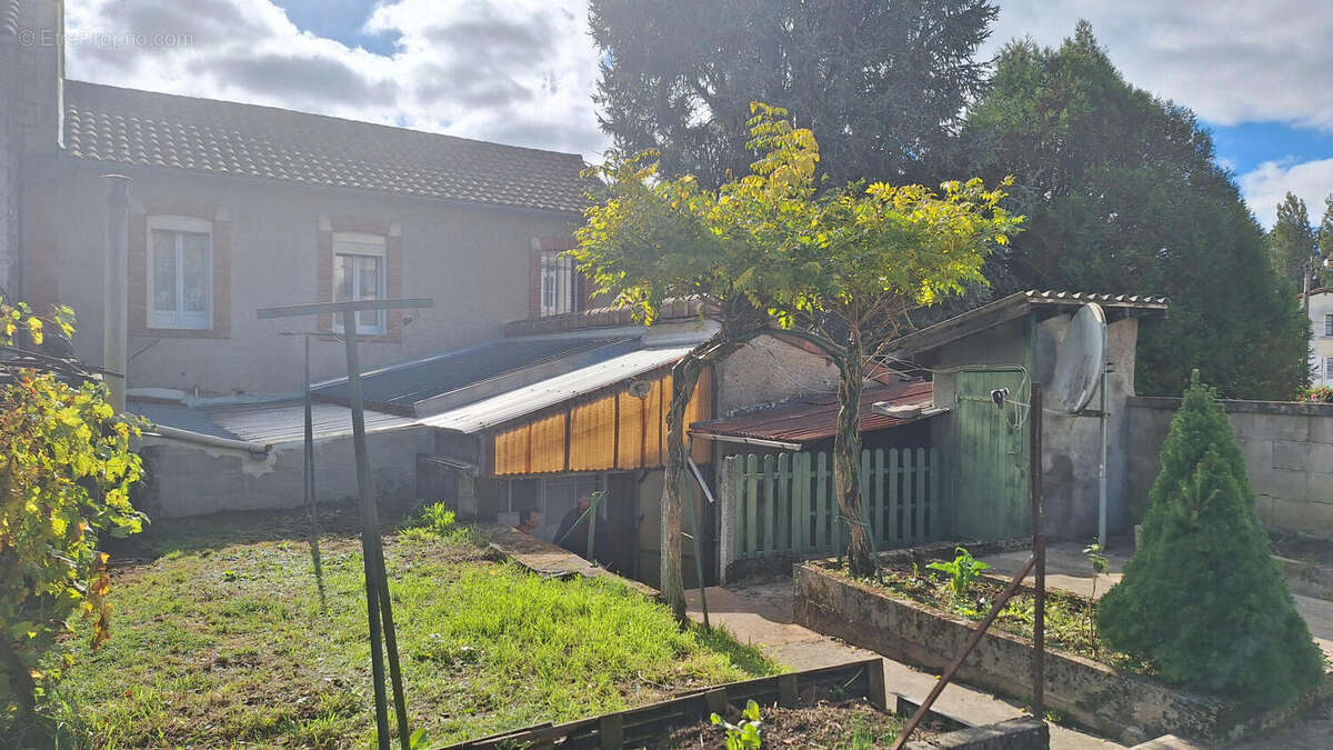 20251009_160256 - Maison à JAVERLHAC-ET-LA-CHAPELLE-SAINT-ROBERT