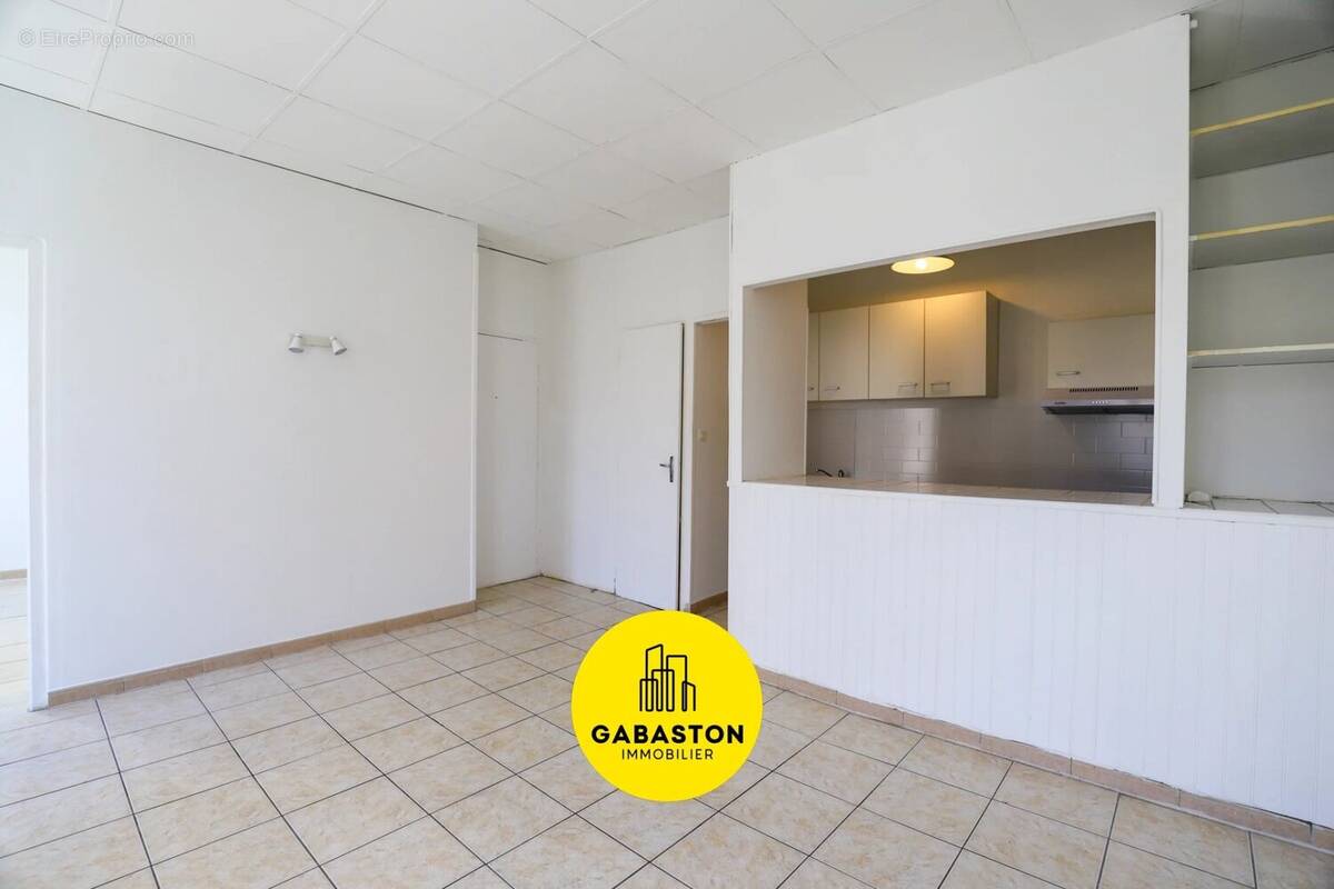 Appartement à MARSEILLE-4E