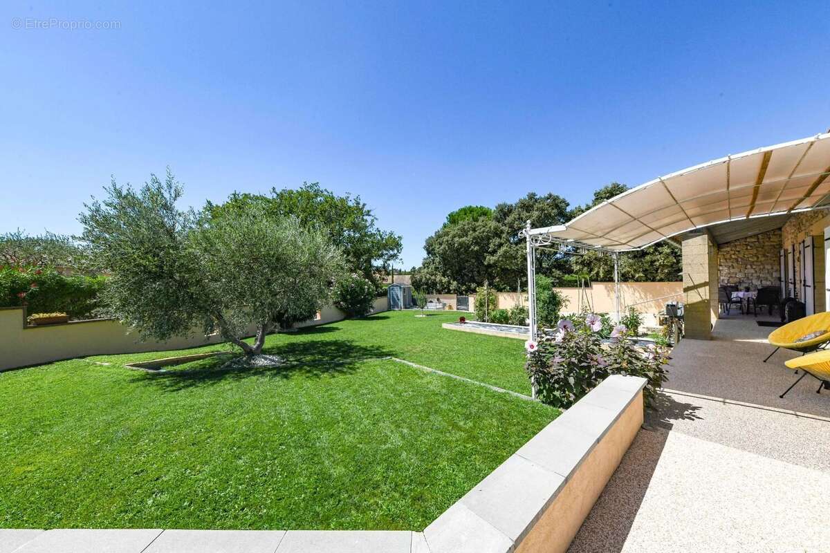 Maison méridionale de plain-pied de 167 m² avec jardin et piscine à 3.5 km du centre d’Uzès - photo 23