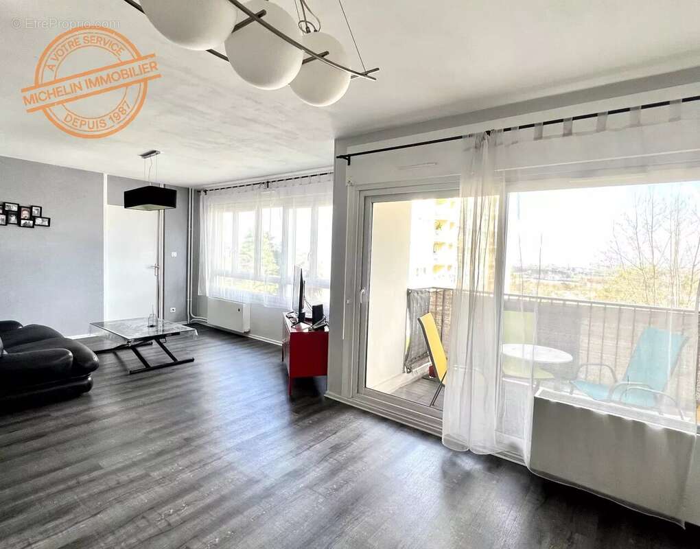 Appartement à OULLINS