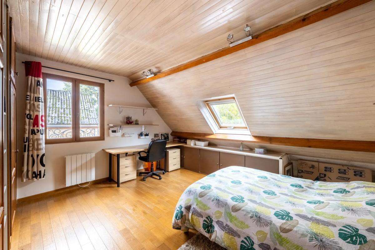 Maison à LA CELLE-LES-BORDES