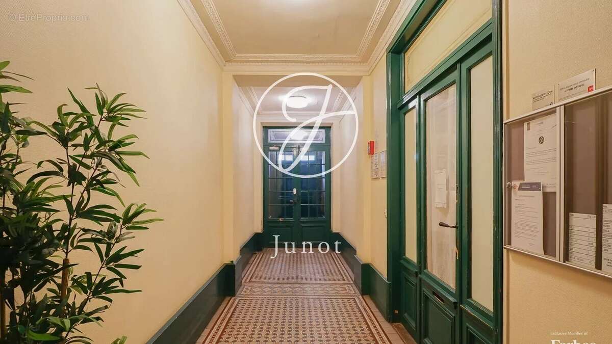Appartement à PARIS-17E