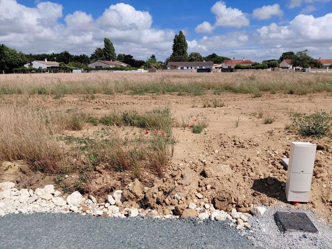 Terrain à bâtir de 474 m² à SAINT-NAZAIRE-SUR-CHARENTE (17) - photo 4