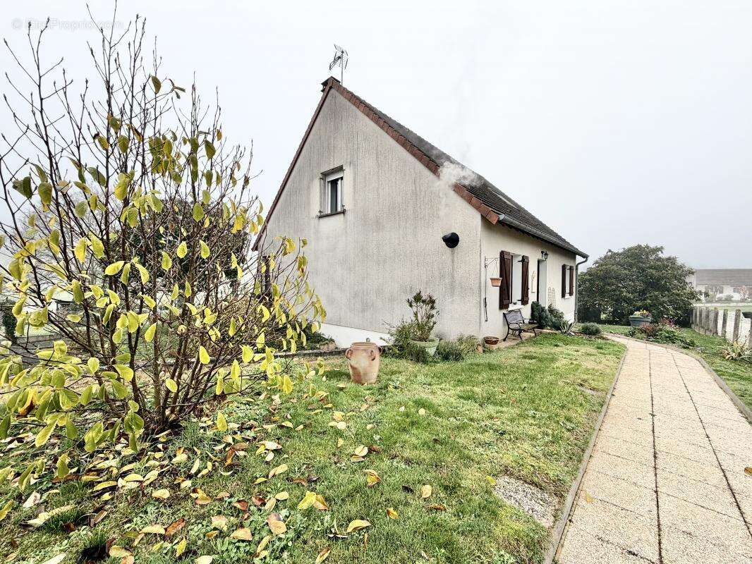 Maison à COURS-LES-BARRES