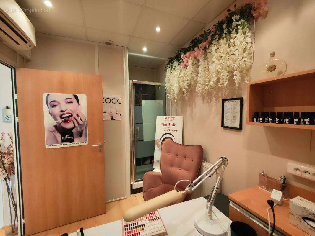 Commerce à FEUCHEROLLES