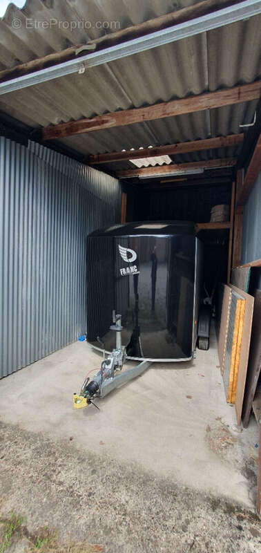 Parking à SAINT-BARTHELEMY-D&#039;ANJOU