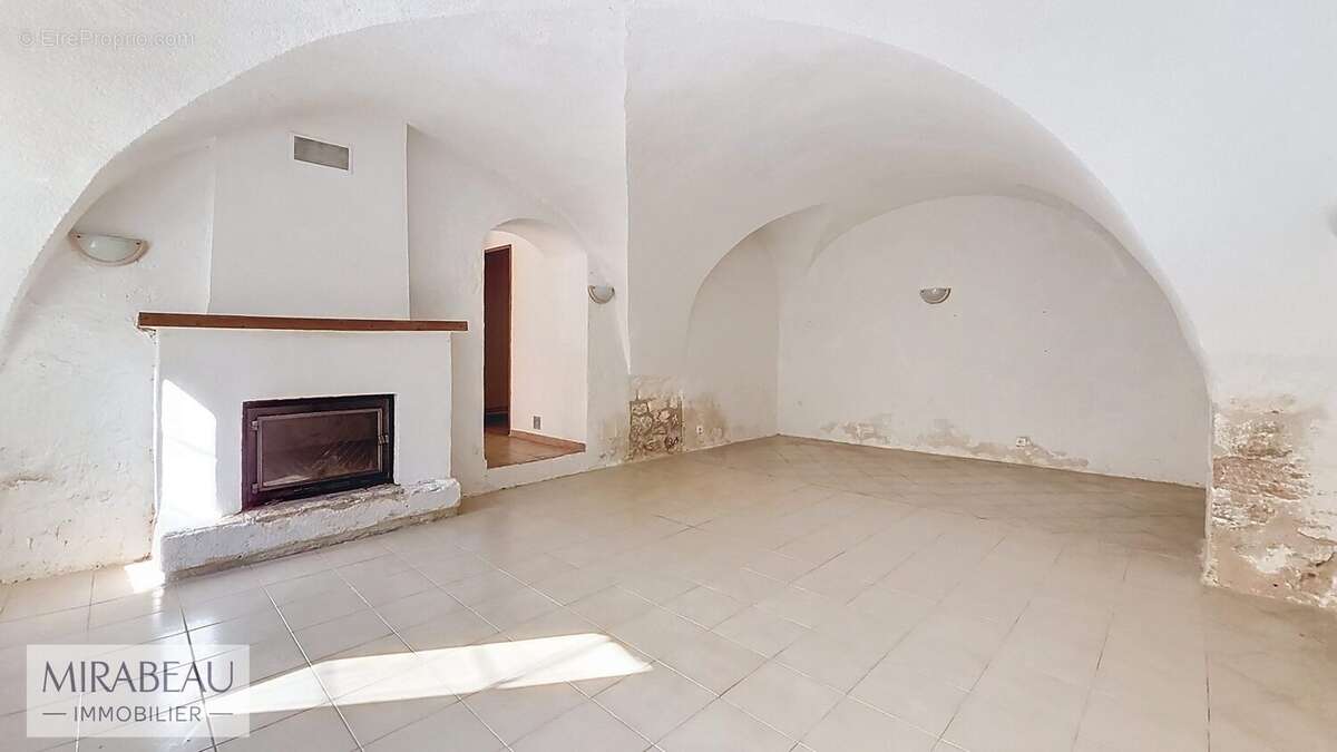 Appartement à SAINT-MARTIN-DE-LA-BRASQUE