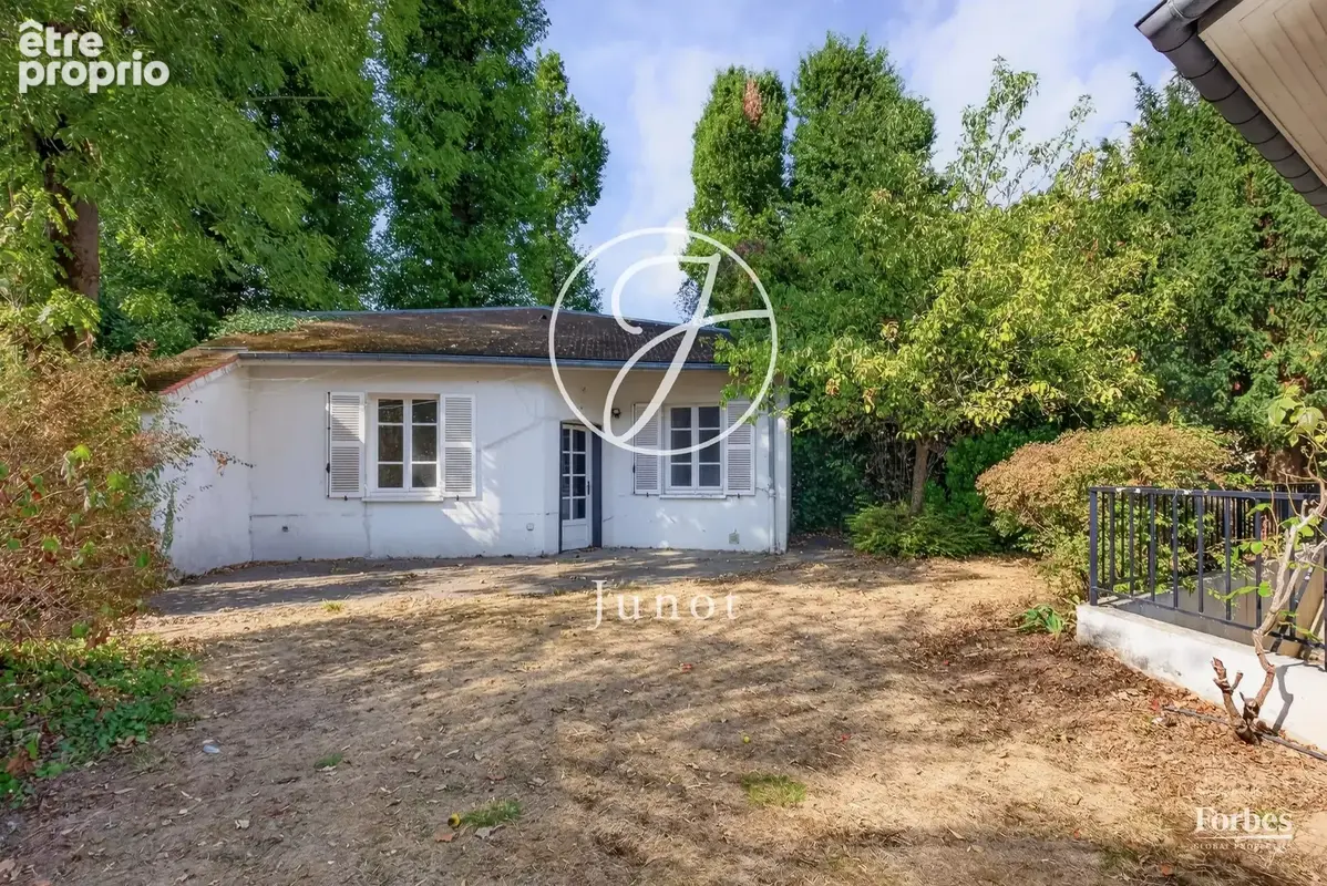 Garches - POINCARÉ - Maison de 266 m² - 5 chambres - Terrain de 1300 m² - photo 14