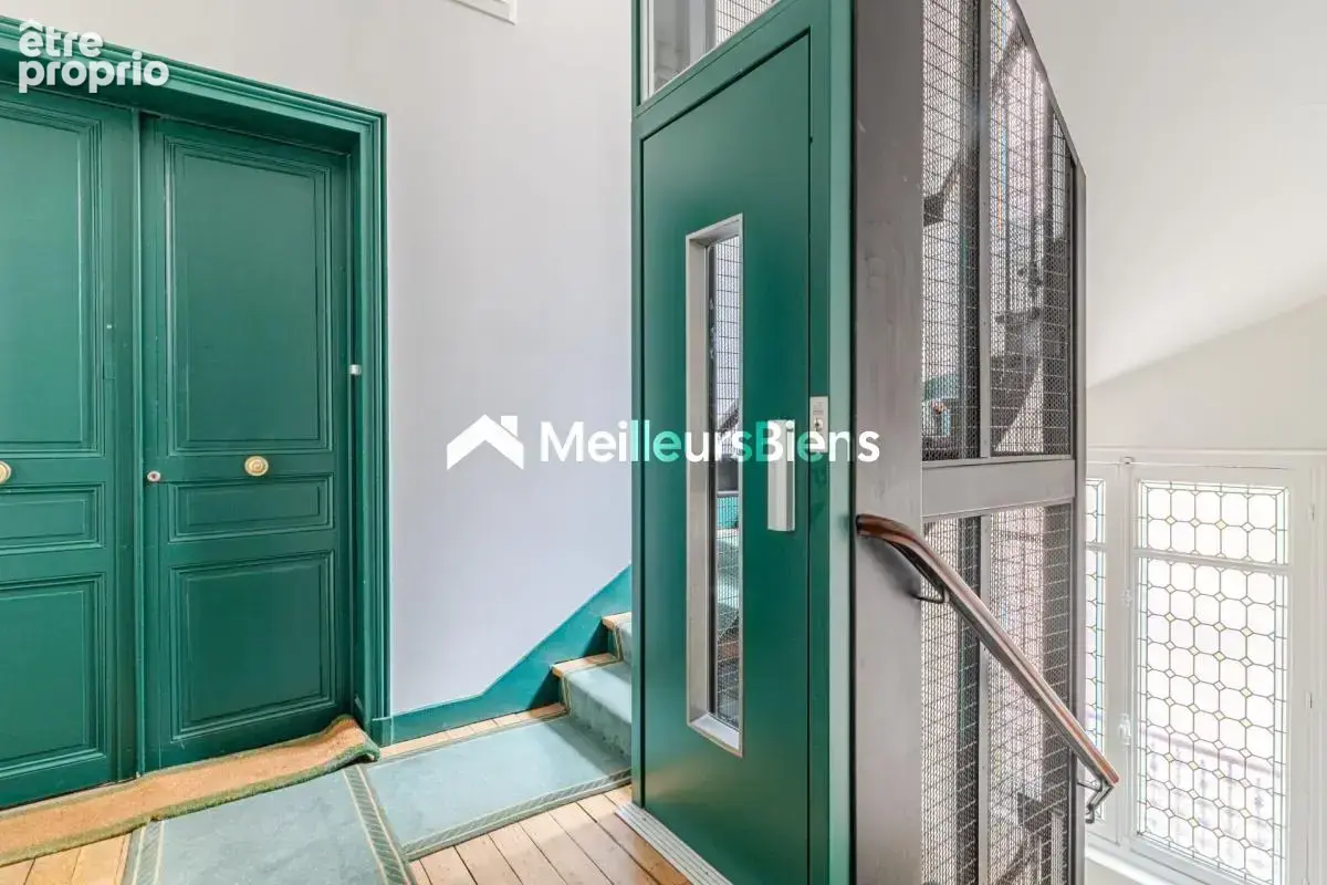 Paris 4è : Arsenal : Appartement haussmannien, 2 pièces de 54 m², parquet, moulures, cheminée et balcon - photo 16
