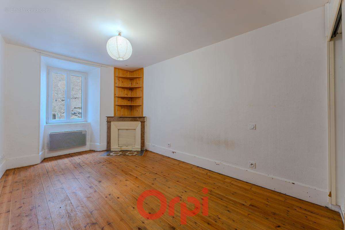 Appartement à ALBA-LA-ROMAINE