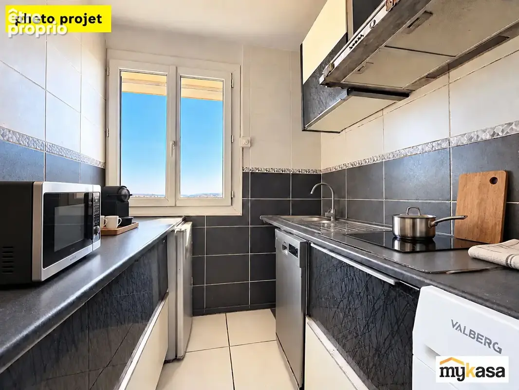 Appartement Port De Bouc  1 pièce(s) 28 m2  avec balcon vue mer et cave - photo 5