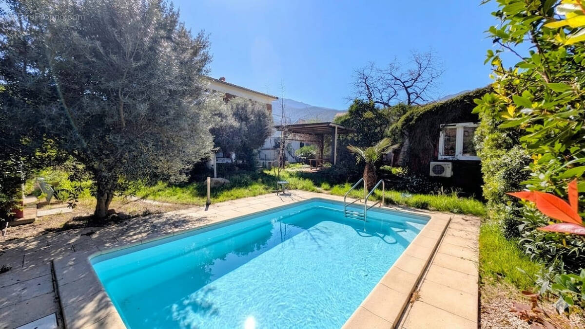 Maison à LAROQUE-DES-ALBERES