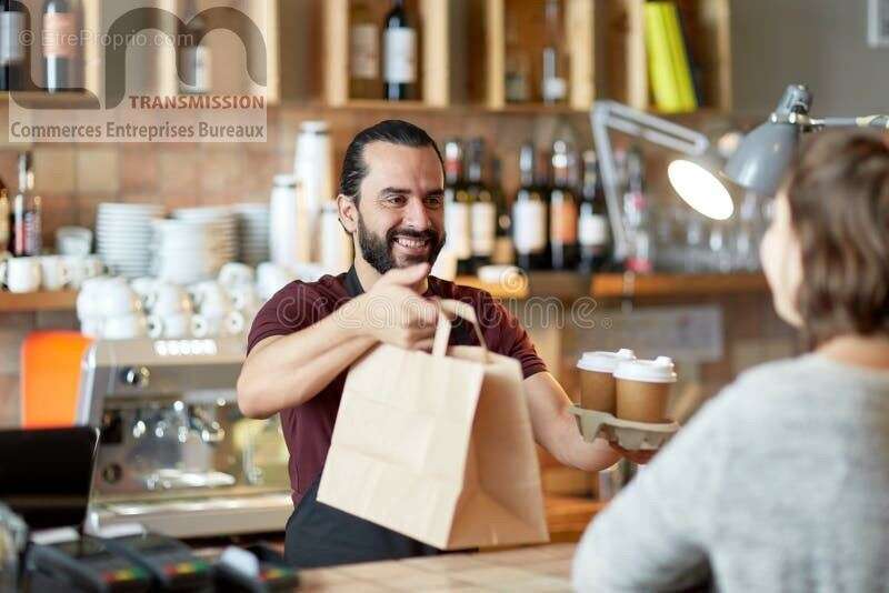 Commerce à PARIS-8E