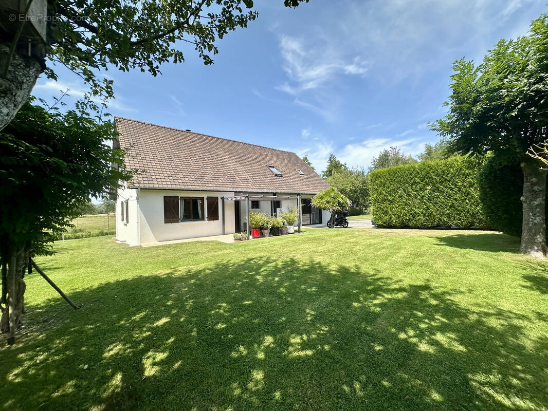Maison à BELLENGREVILLE