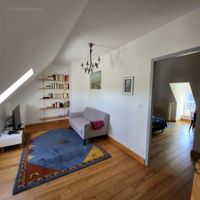 Maison en pierres mitoyenne d'un côté. - photo 15