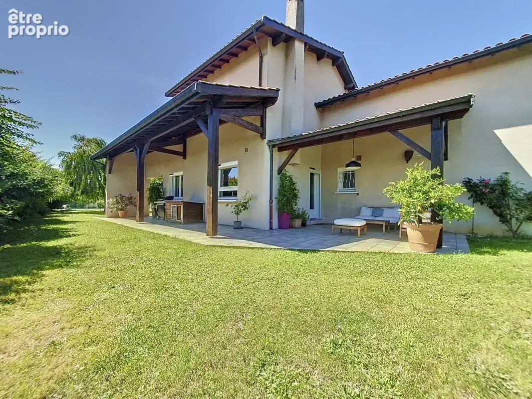 Maison - 3-4 chambres - Cave - Buanderie - Terrasse - Balcon - Jardin - Piscine - Au calme - photo 5