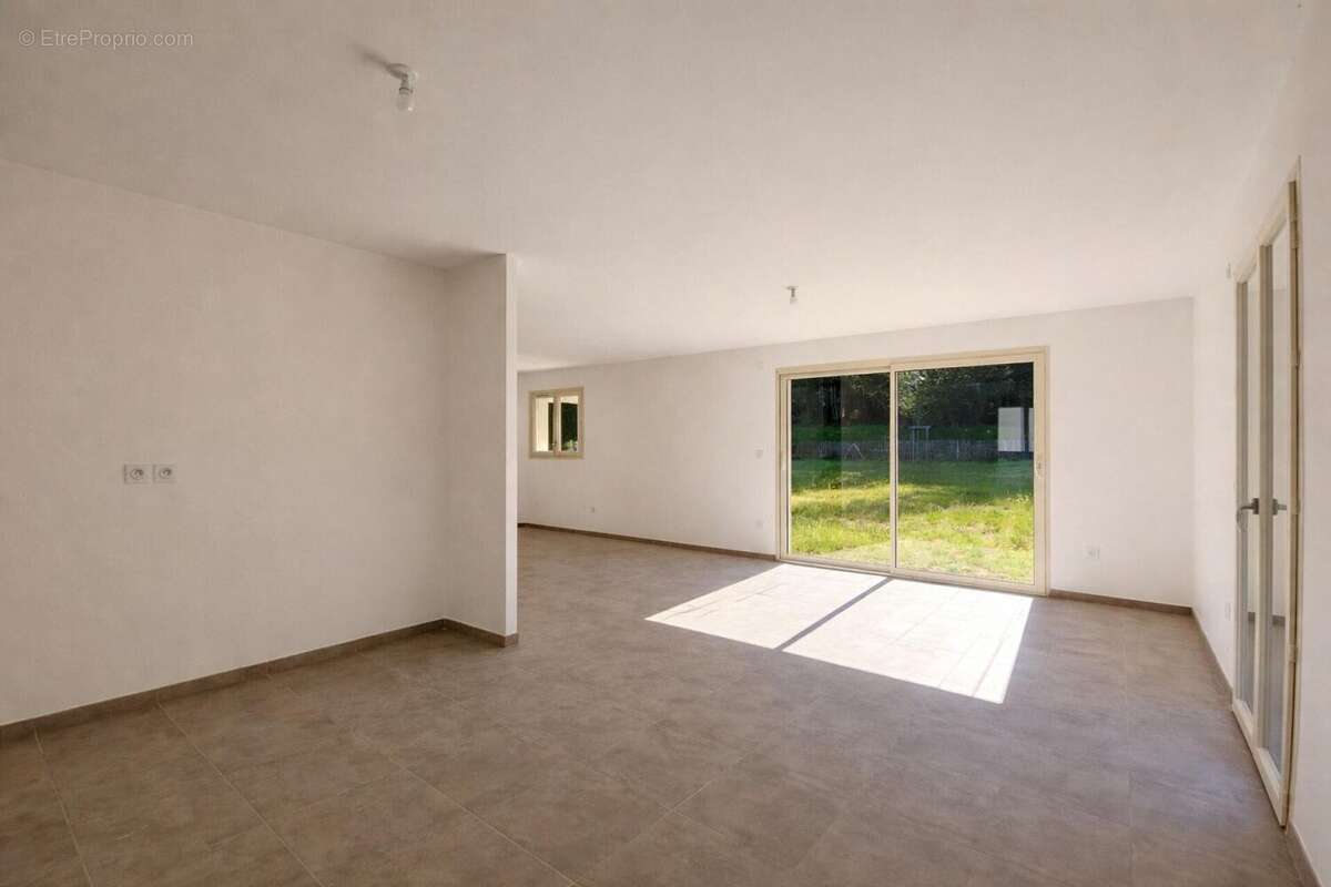 Maison 90 m² à Cognin-Les-Gorges  - photo 2