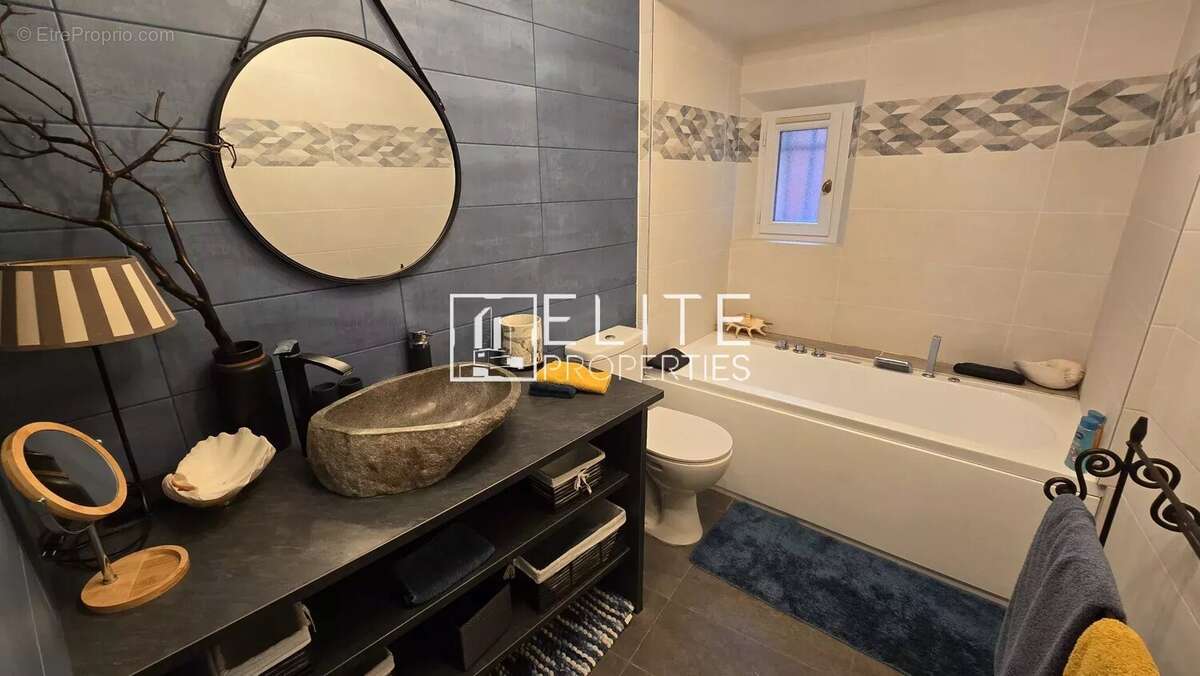 Maison à ROQUEFORT-LES-PINS