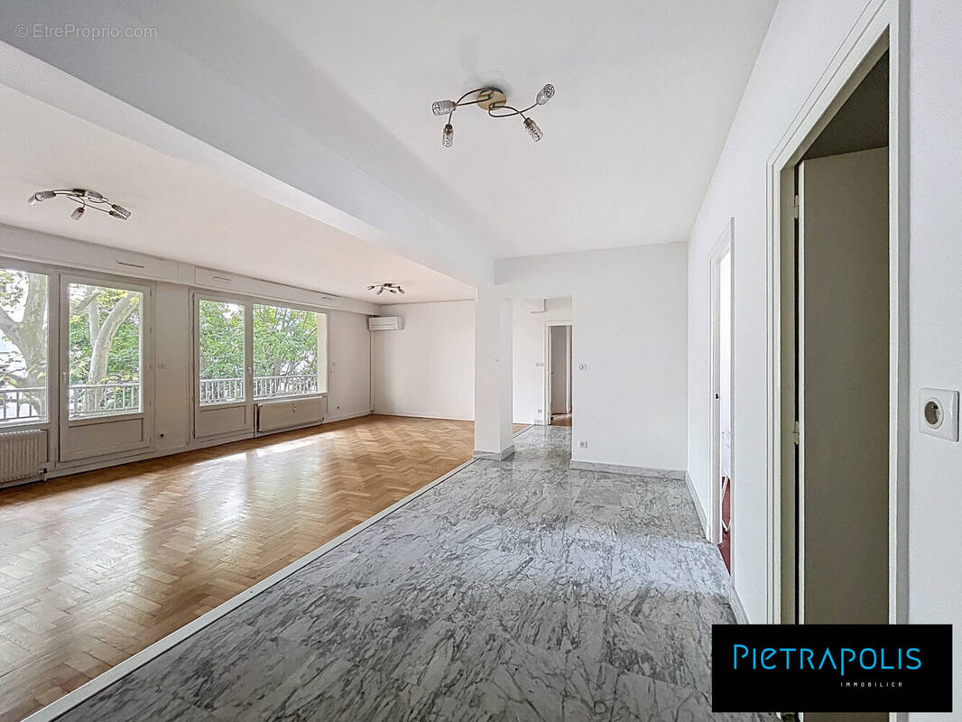 Appartement à LYON-8E