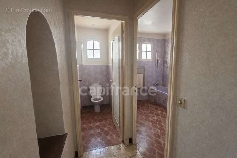 Maison à vendre 5 pièces AGAY (83), jardin, garage, deux studios !! - photo 8