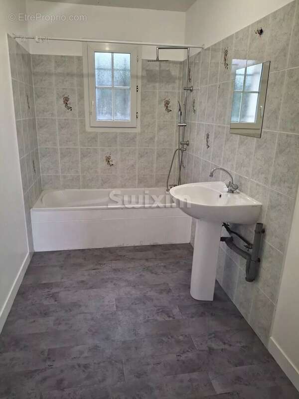 Maison à CANDE-SUR-BEUVRON