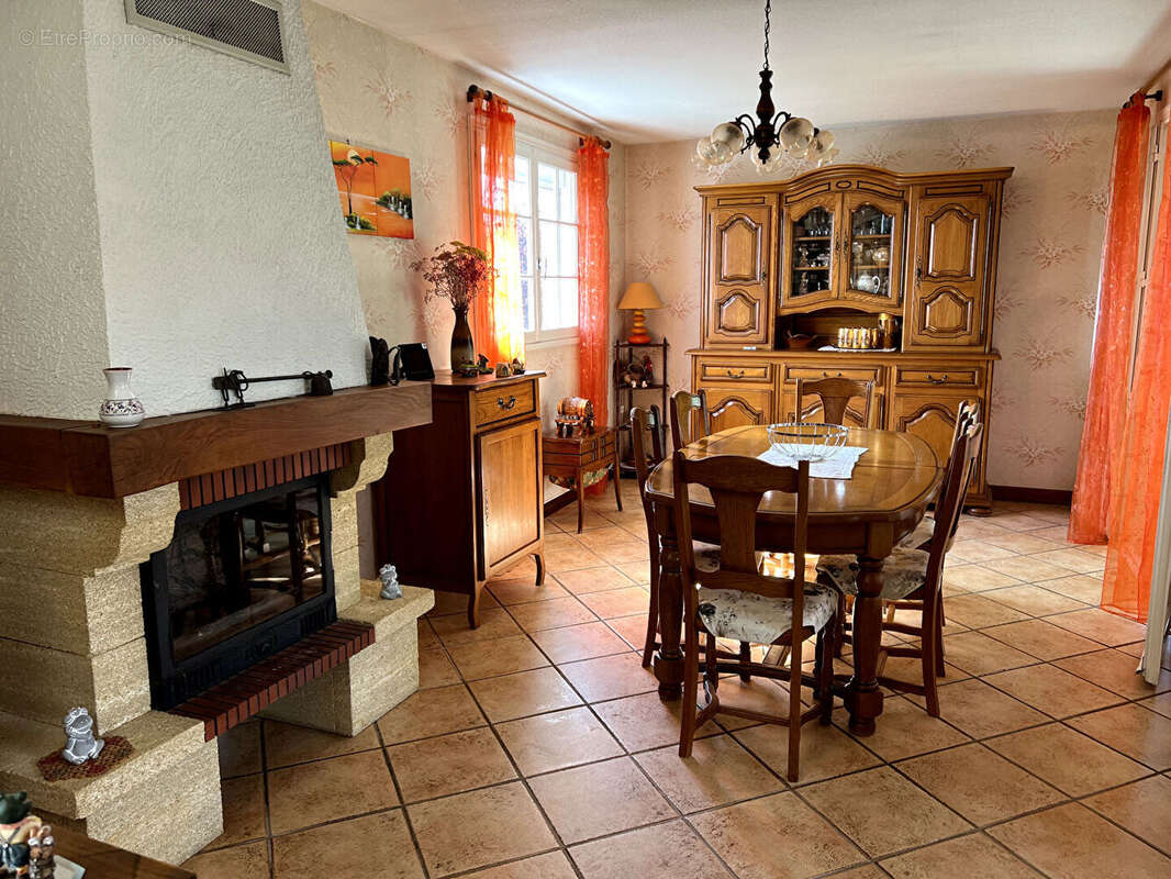 Maison à COMMELLE-VERNAY