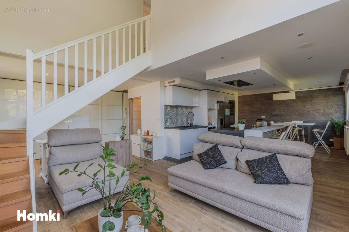 Photo Appartement à Saint-Priest au prix de 339 000€