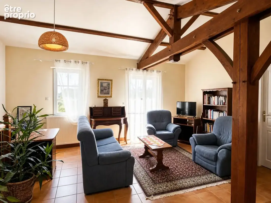 CORNEILLAN  Maison de caractère rénovée de 151 m² sur terrain arboré de 1 592 m² - photo 7