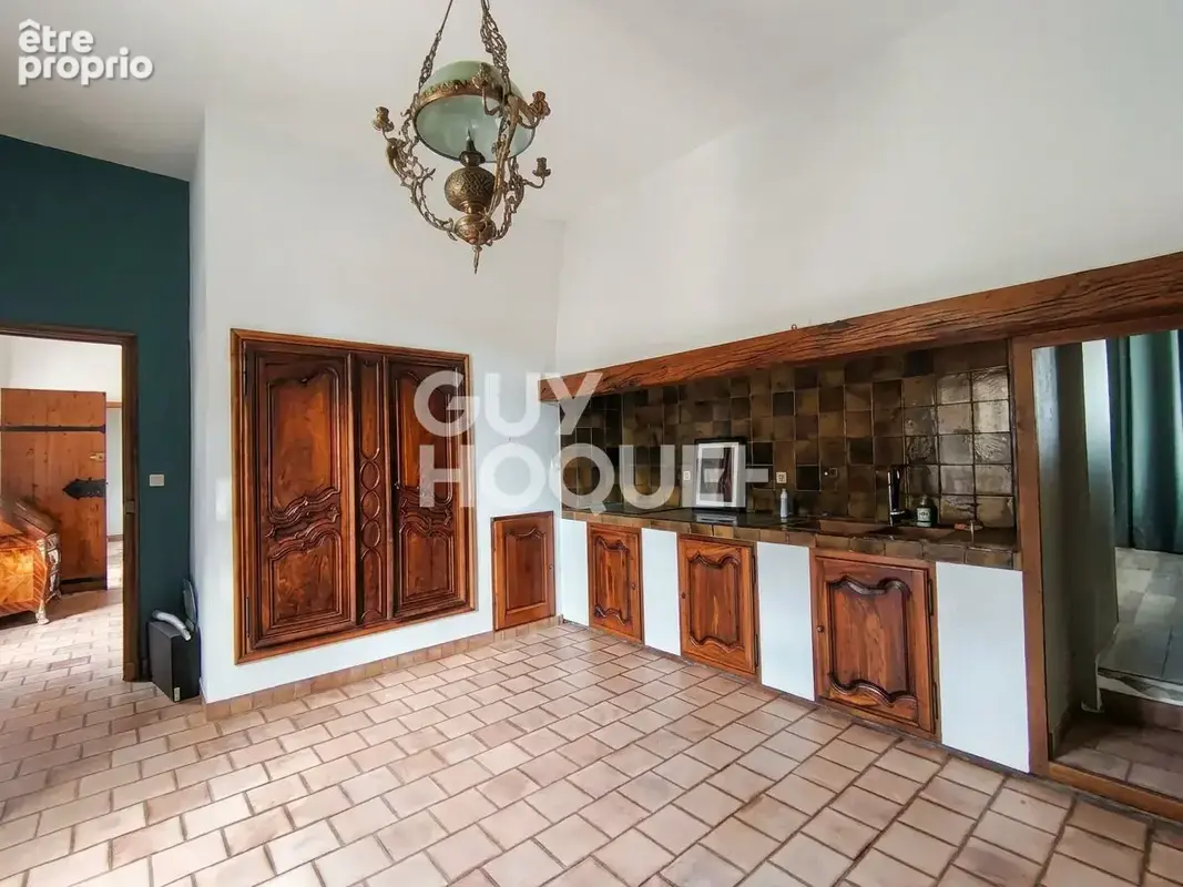 Carpentras - Maison de 253 m² - 9 pièces - 5 chambres - Cour intérieure - Proximité commodités - photo 18