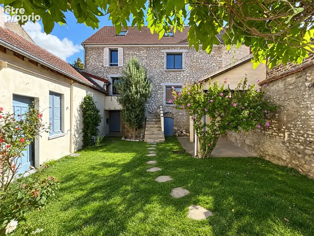 Maison à FOLLAINVILLE-DENNEMONT