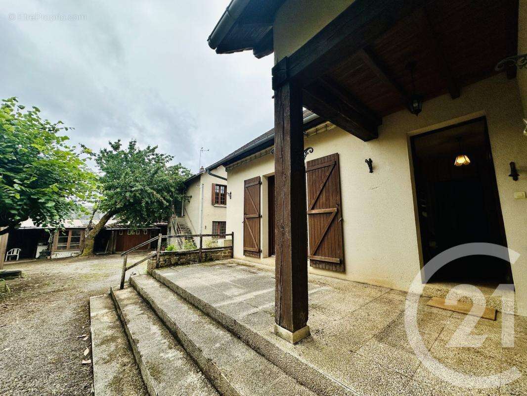Maison 230 m² à La Porcherie  - photo 2