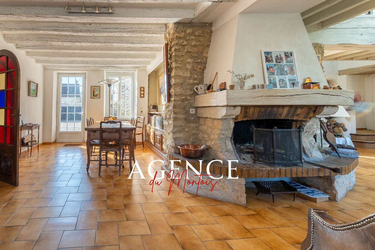 Maison à DONNEMARIE-DONTILLY