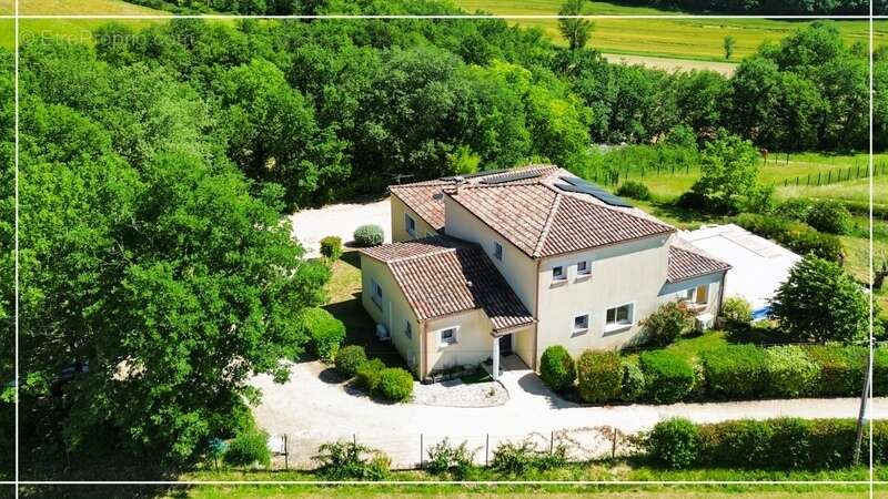 Maison à VIC-FEZENSAC
