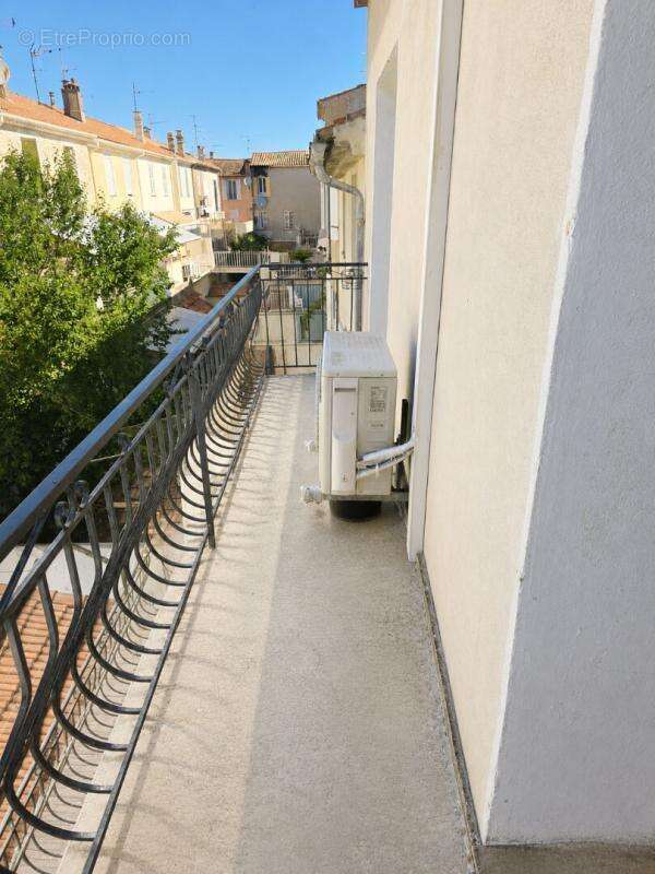 LE MUY - Appartement T3 avec balcon - 2 chambres - 65m² - photo 6