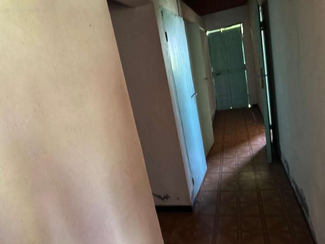 Maison 140 m² à Sainte-Suzanne  - photo 5