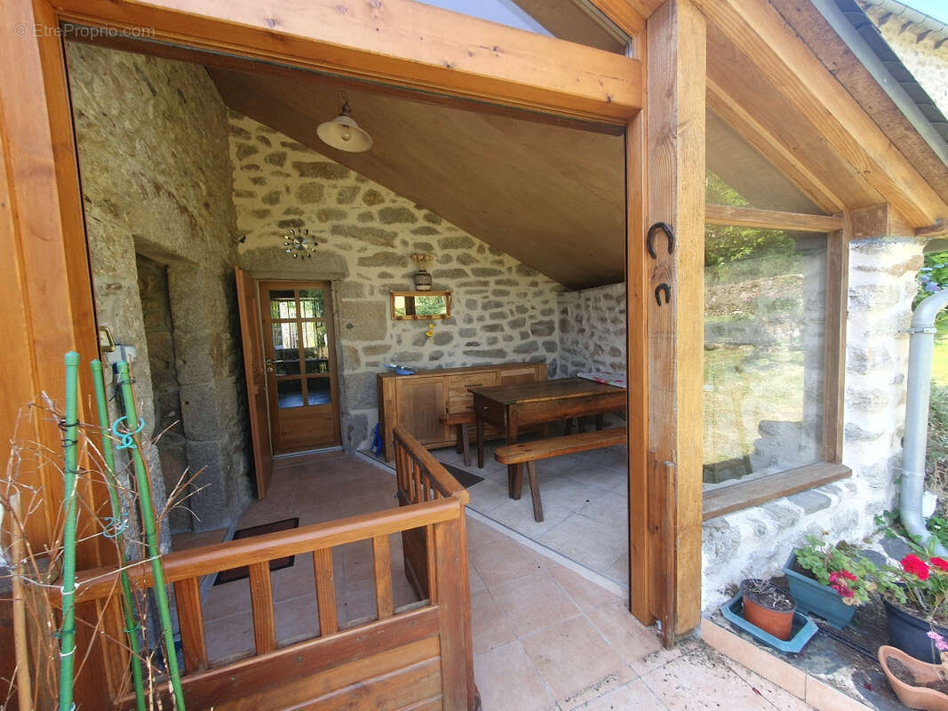 Propriété d'exception en xaintrie, 2,2 ha bois et prés attenants, dépendance ,trés bon état . - photo 22