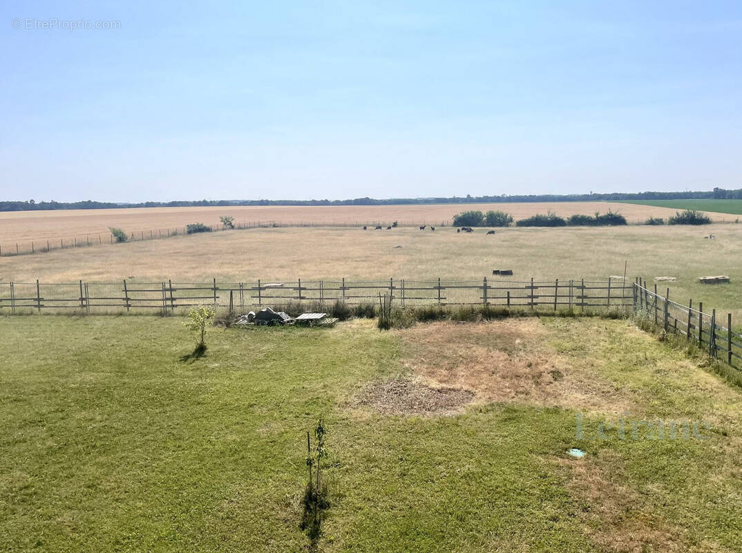 Maison à NANTEAU-SUR-ESSONNE