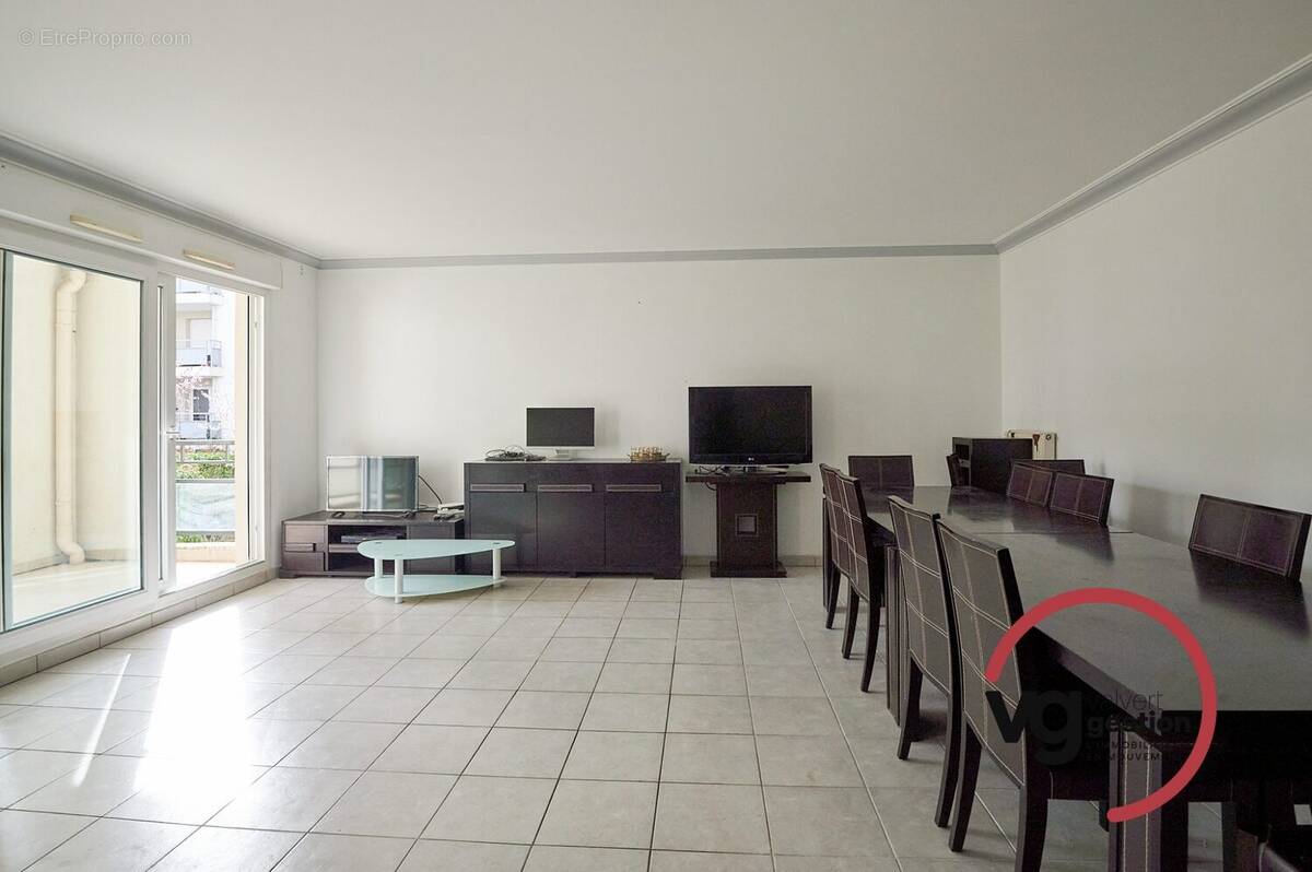 Appartement à DECINES-CHARPIEU
