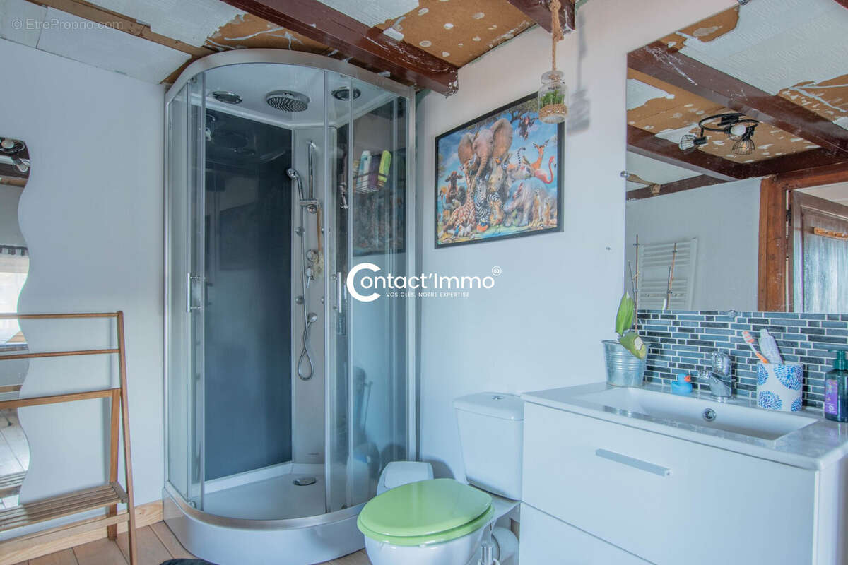 Maison à SAINT-VICTOR-MONTVIANEIX