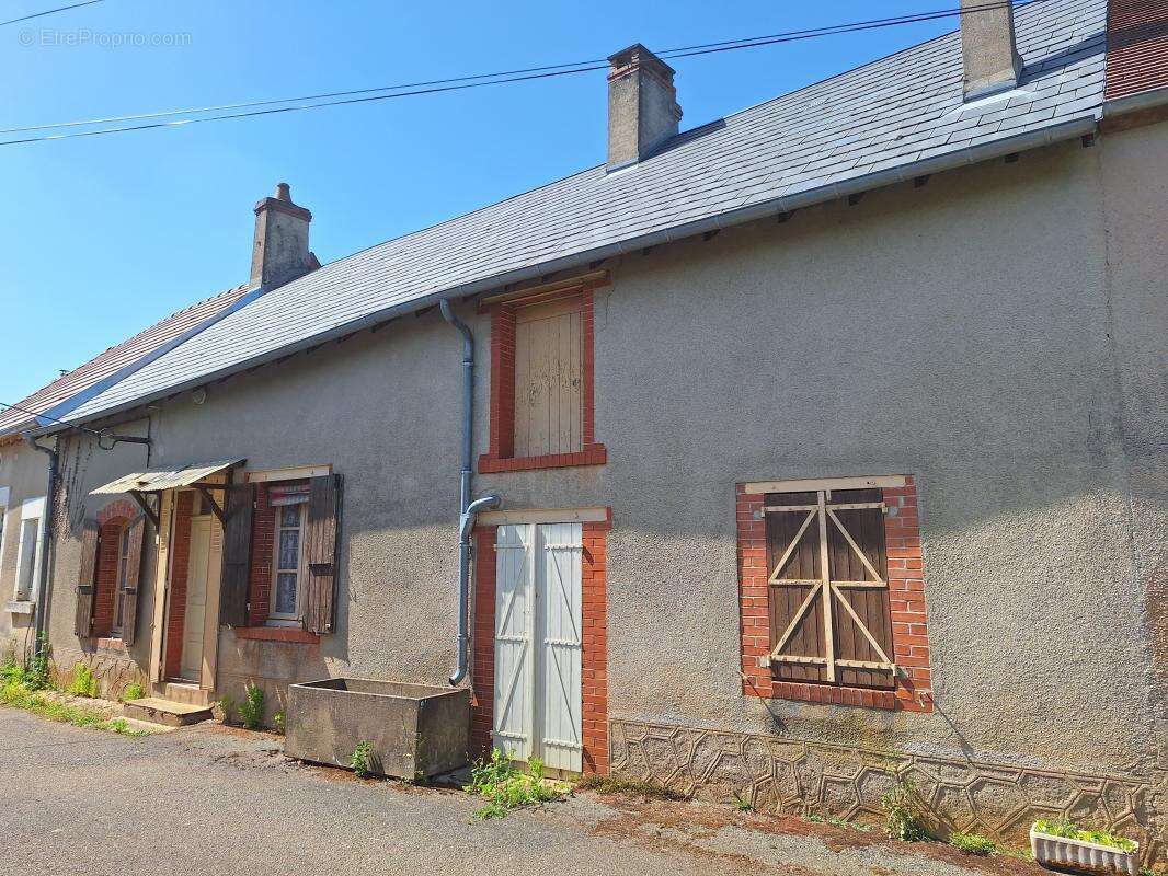 Maison à SENS-BEAUJEU