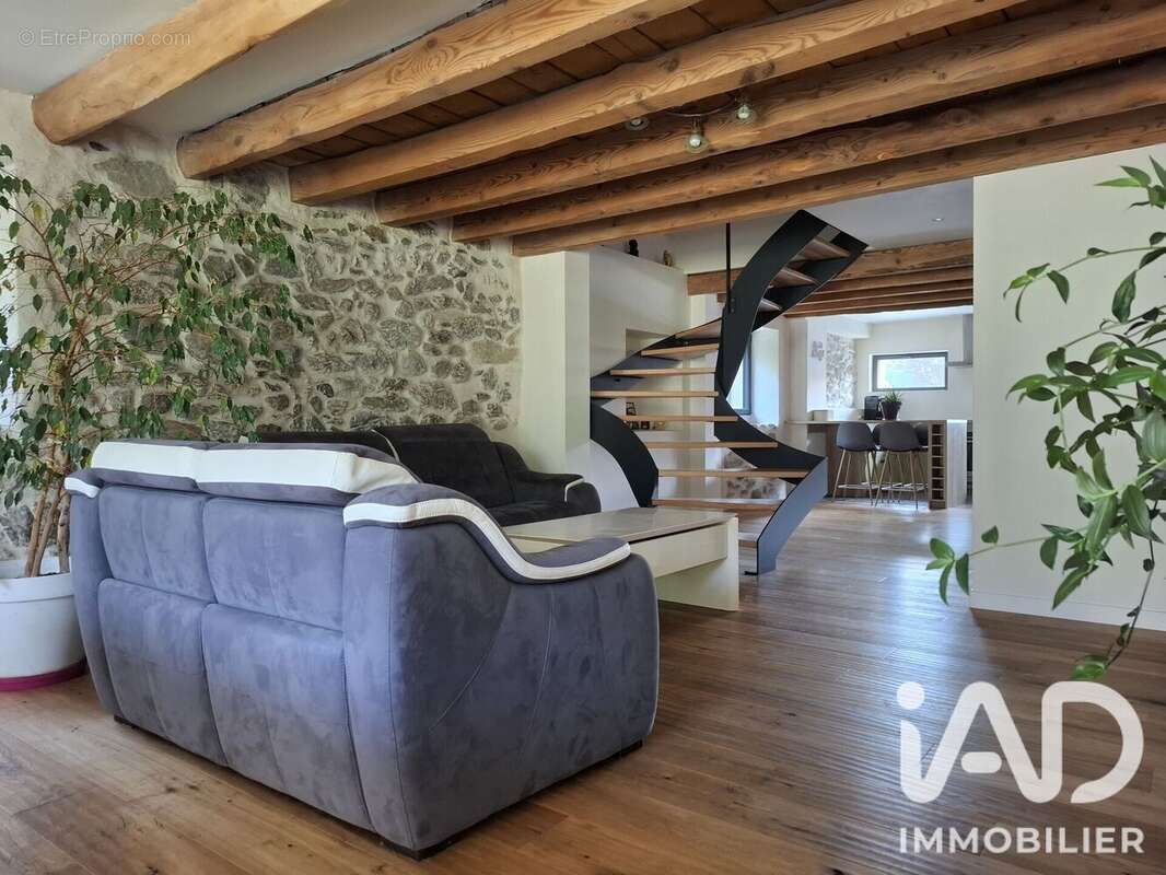Maison 317 m² à Vinzier  - photo 9