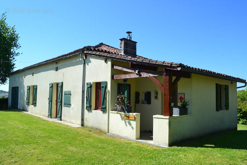 Maison à NANTEUIL-AURIAC-DE-BOURZAC