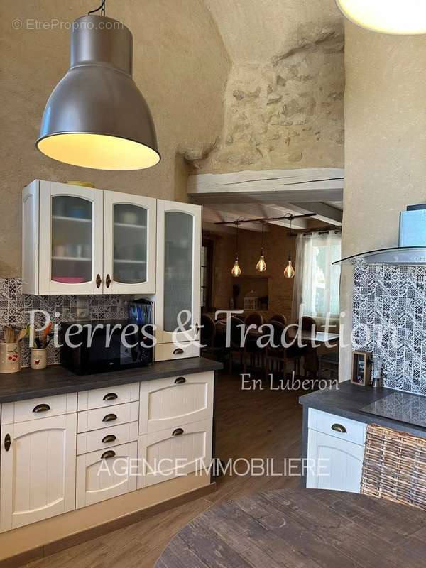 Maison à SIMIANE-LA-ROTONDE